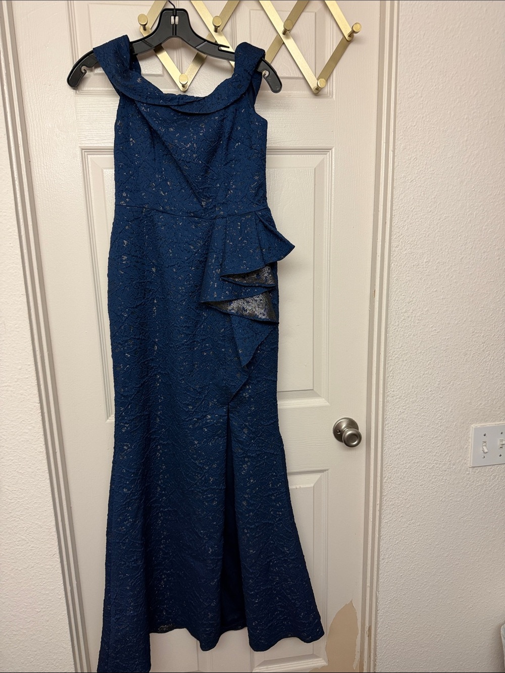 Adrianna papell Elegant Navy Lace Evening Dress with Ruffle Detail